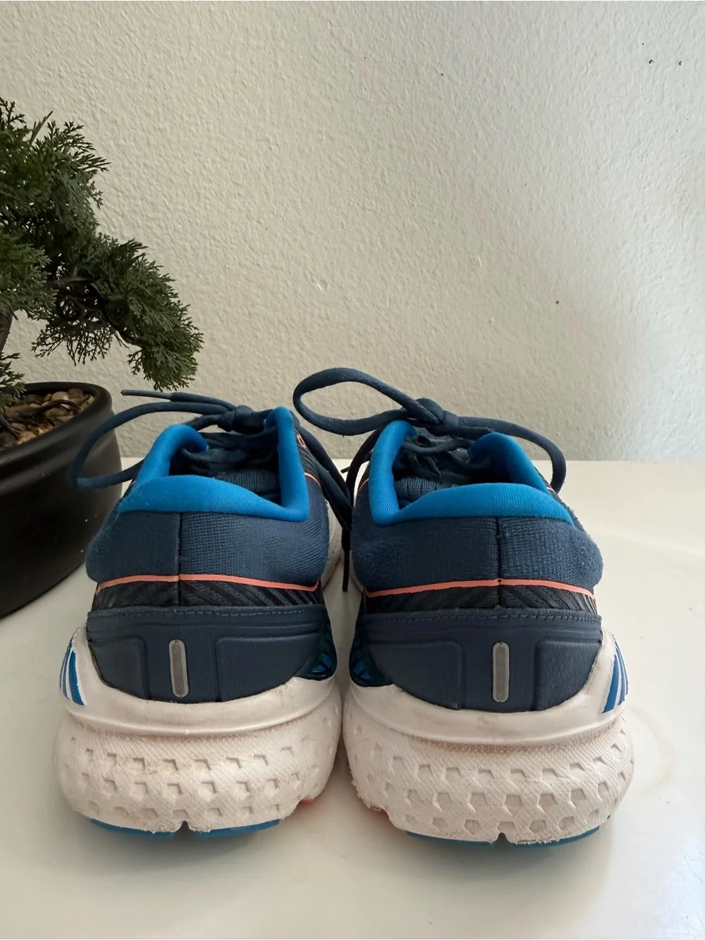 Brooks transcend 7 women size 8.5 navy blue coral running shoes